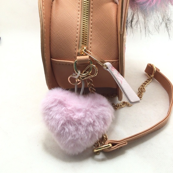 Under One Sky “Beary” Pretty Bashful Bear Shaped Kawaii Cartoon Crossbody Purse - Picture 3 of 10